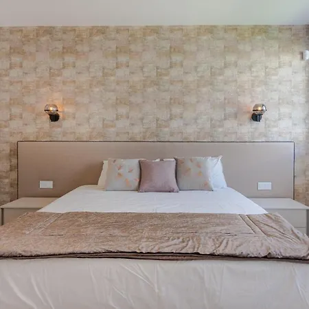Apartment Luxury With Heated Pool, Jacuzzi, Sauna And
