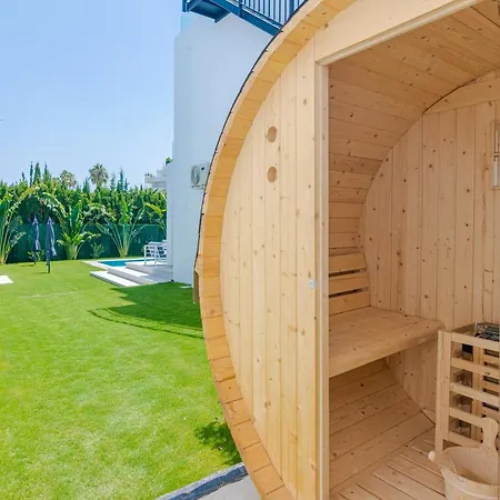 Luxury With Heated Pool, Jacuzzi, Sauna And Apartmán Marbella