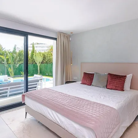 Apartment Luxury With Heated Pool, Jacuzzi, Sauna And